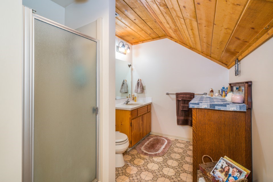11203 East Whispering Pines Road Elk, WA 99009 - Photo 10 of 20