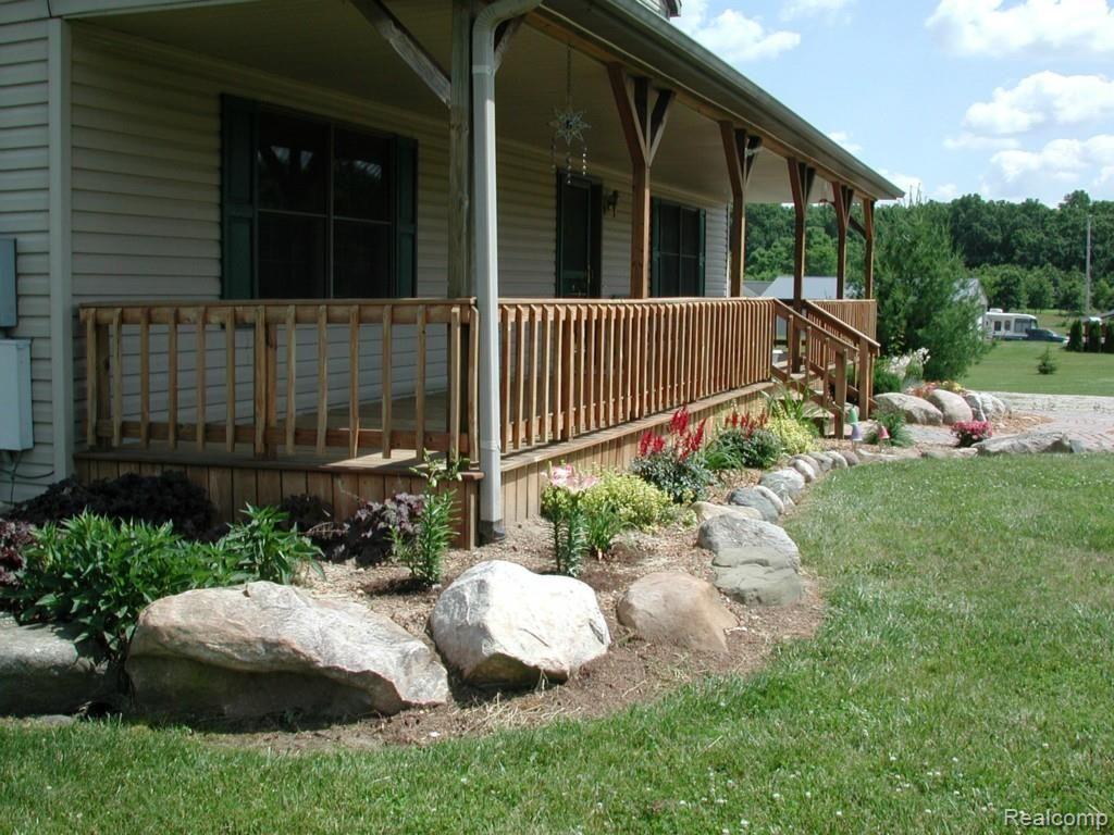 16145 Murray Road Byron, MI 48418 - Photo 18 of 20 16145 Murray Road porch.jpg