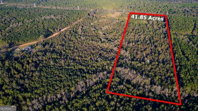 a picture of red and white wall