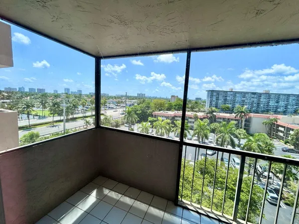 $1,850 | 777 South Federal Highway, Unit RP705, Pompano Beach, FL 33062