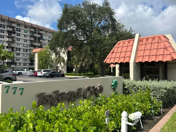 $1,850 | 777 South Federal Highway, Unit RP705, Pompano Beach, FL 33062