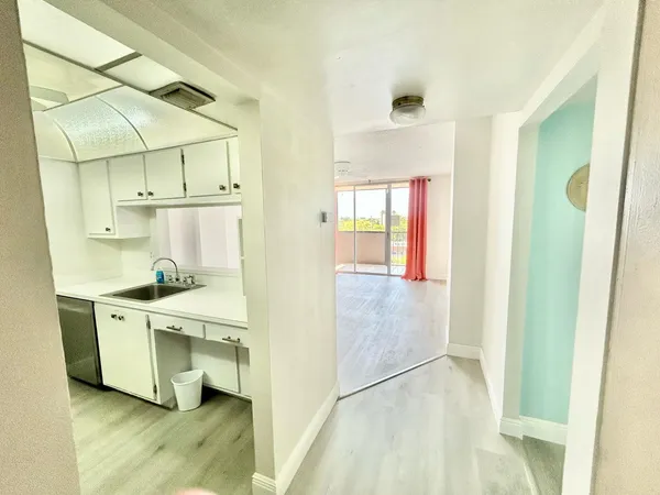 $1,850 | 777 South Federal Highway, Unit RP705, Pompano Beach, FL 33062