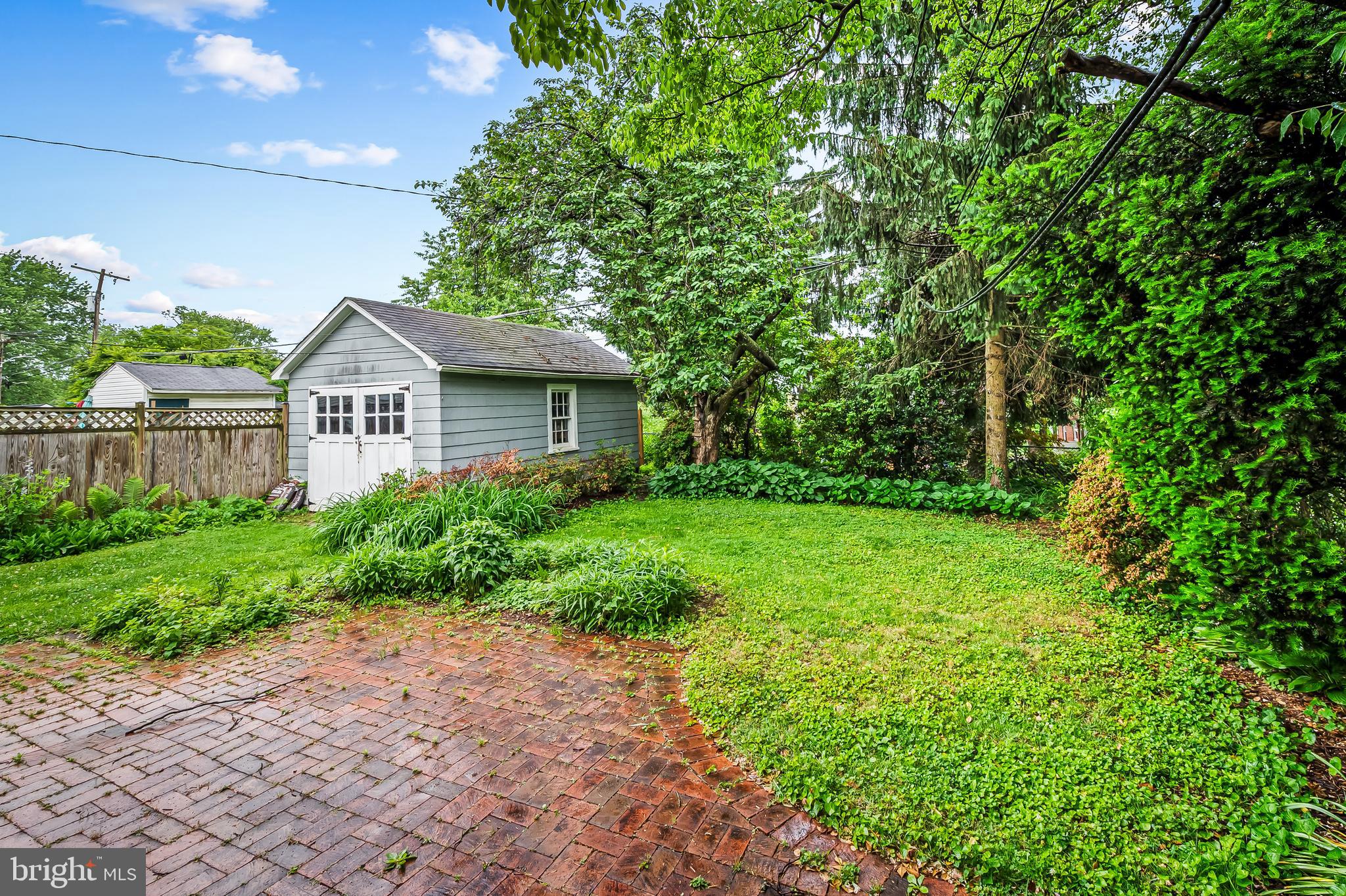 529 Overbrook Road Baltimore, MD 21212 - Photo 27 of 40 a front view of a house with garden