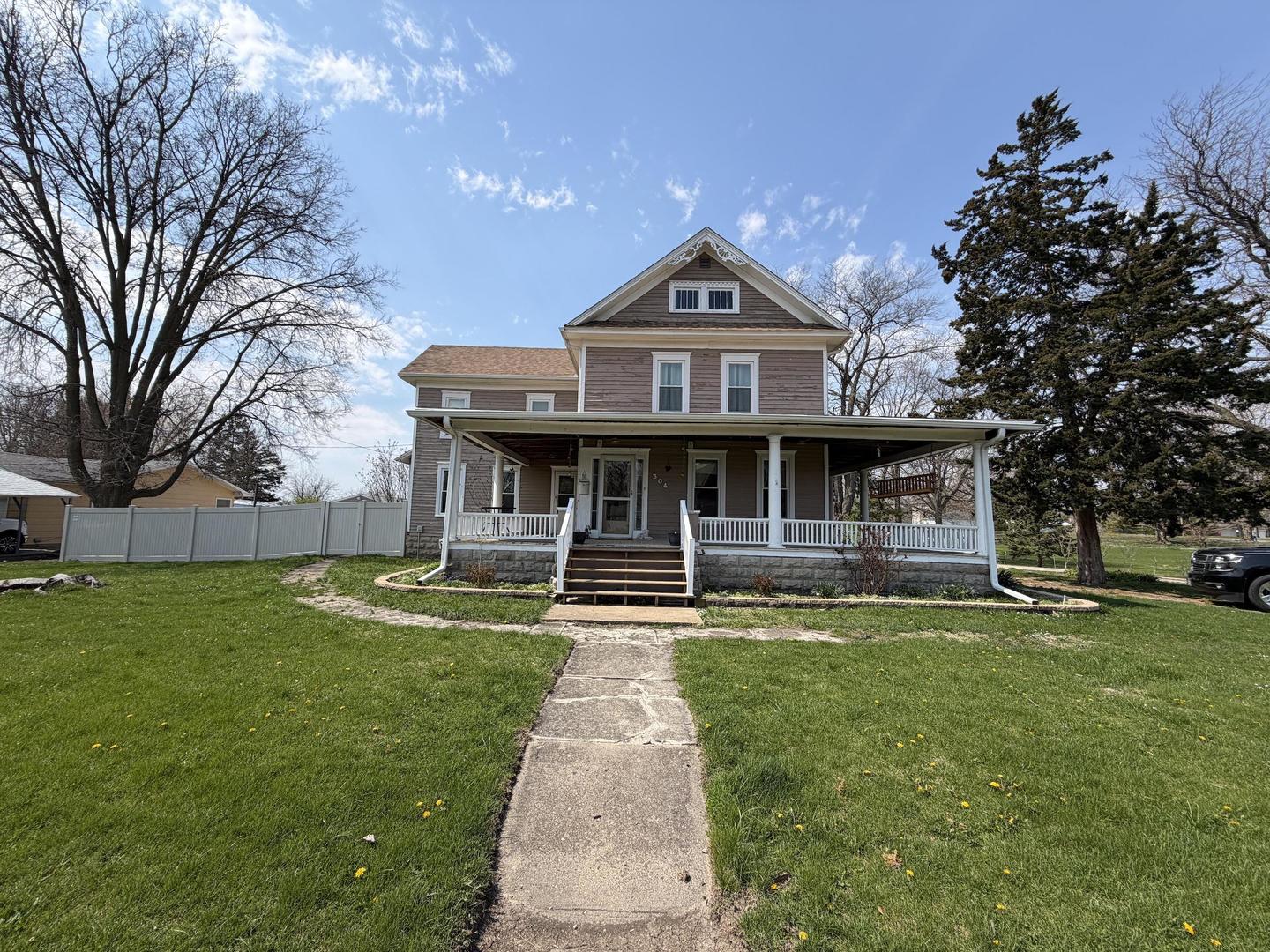 304 South Poplar Street Onarga, IL 60955 - Photo 1 of 25