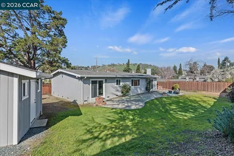 $949,000 | 407 Roanoke Drive, Martinez, CA 94553