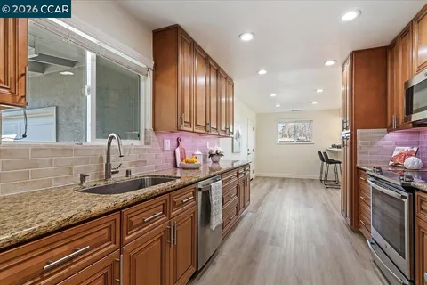 $949,000 | 407 Roanoke Drive, Martinez, CA 94553