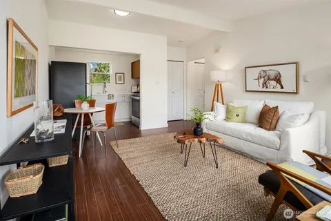 $284,000 | 1519 5th Avenue West, Unit 5, Seattle, WA 98119