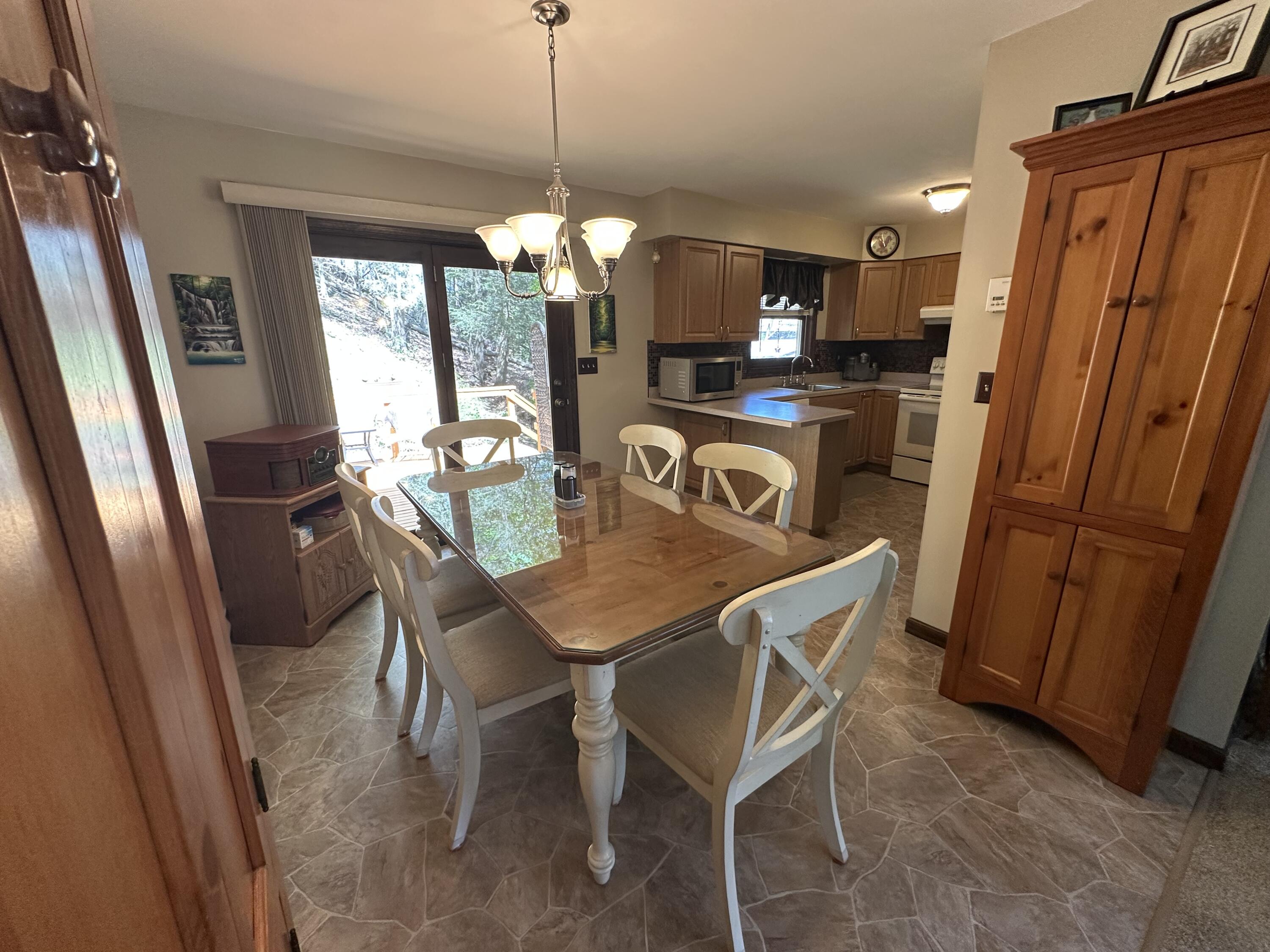139 Ridgeview Road Stroudsburg, PA 18360 - Photo 8 of 35 DIN. RM. TO KITCHEN
