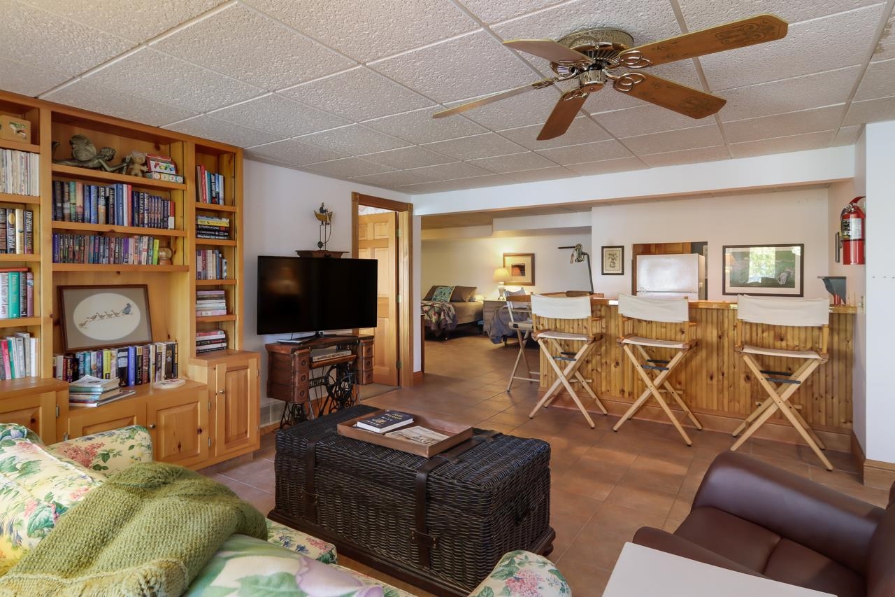 644 South Stony Point Road Suttons Bay, MI 49682 - Photo 40 of 79 1915495-39.JPG