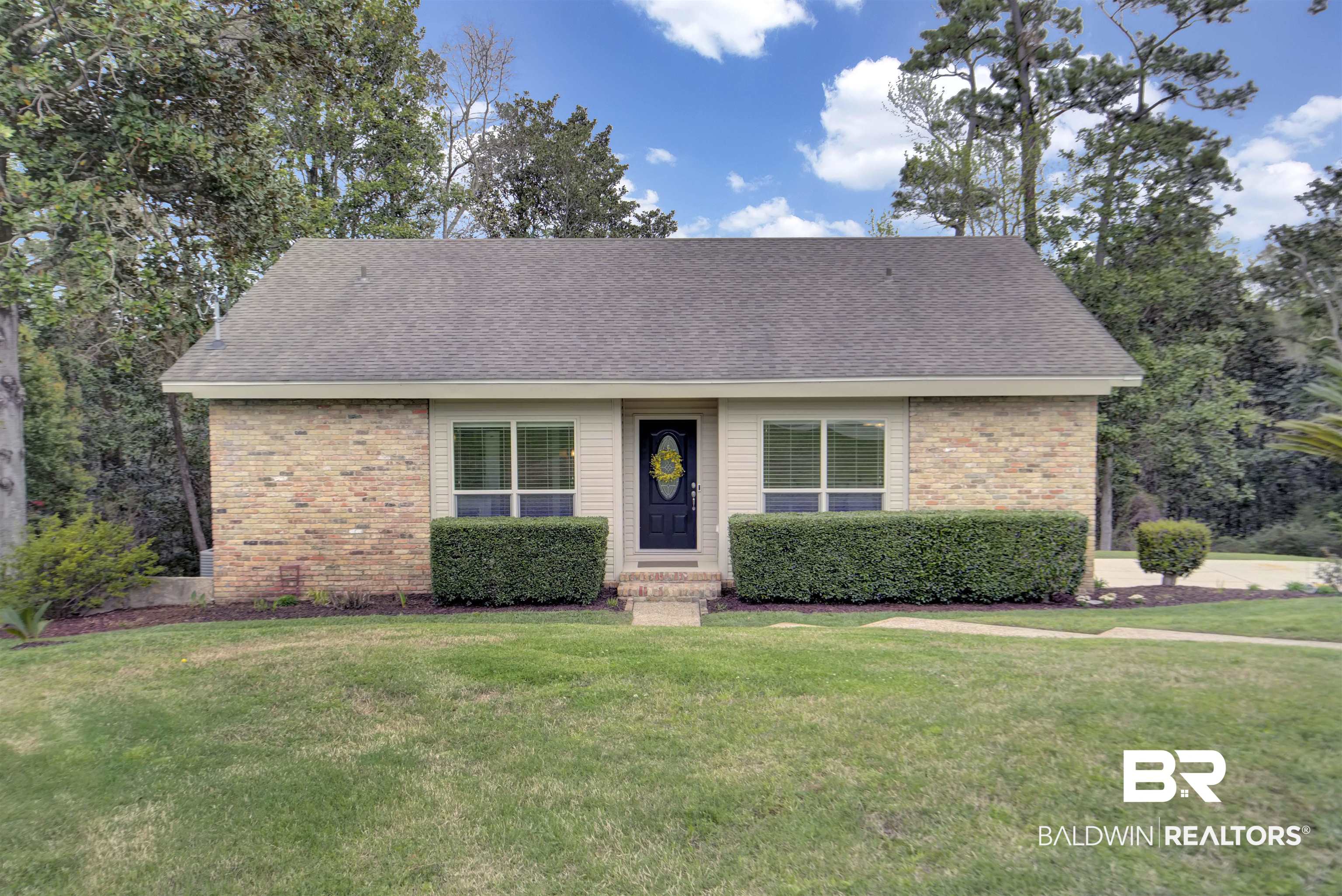 21 Lee Circle Daphne, AL 36527 - Photo 4 of 47