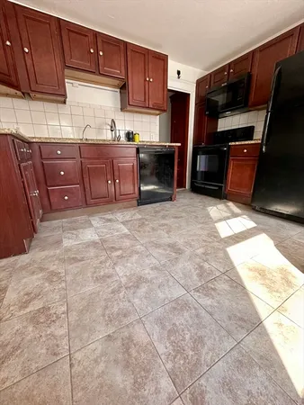 $2,100 | 58 Oxford Street North, Unit 1, Auburn, MA 01501