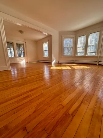 $2,100 | 58 Oxford Street North, Unit 1, Auburn, MA 01501