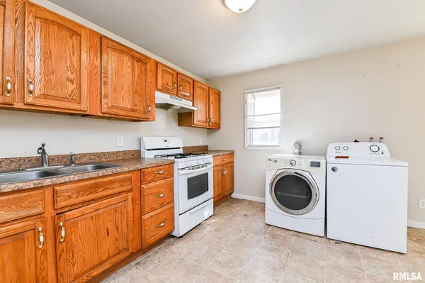 $94,900 | 352 Catherine Street, Pekin, IL 61554