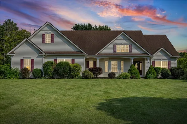 $399,900 | 1886 Surrey Crossing, Ontario, NY 14519