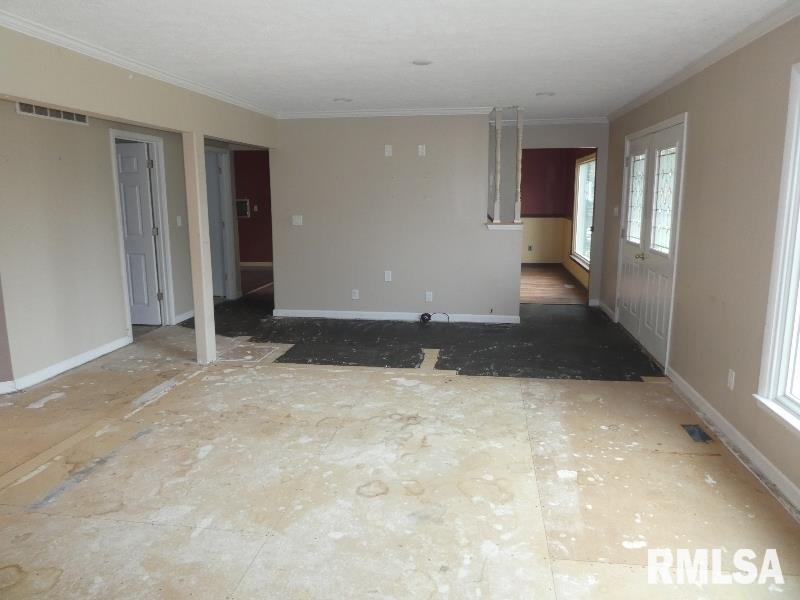 54 Pine Cove Springfield, IL 62712 - Photo 3 of 27 Gallery Image 3