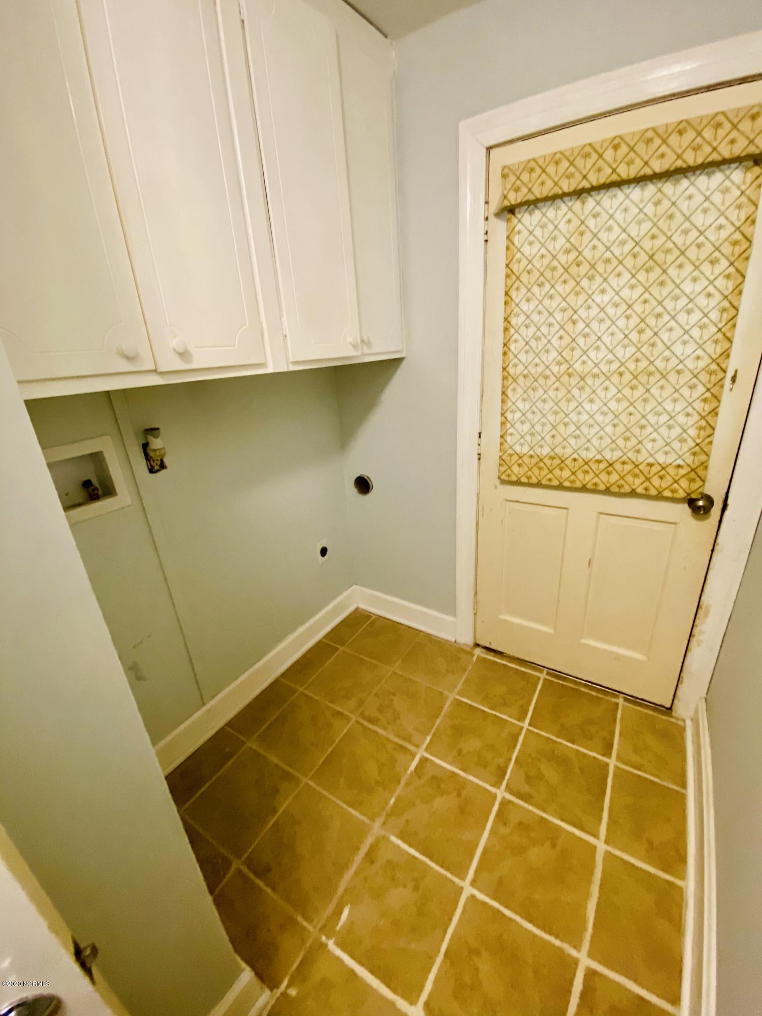 1217 Waverly Road Northwest Wilson, NC 27896 - Photo 14 of 37 laundry