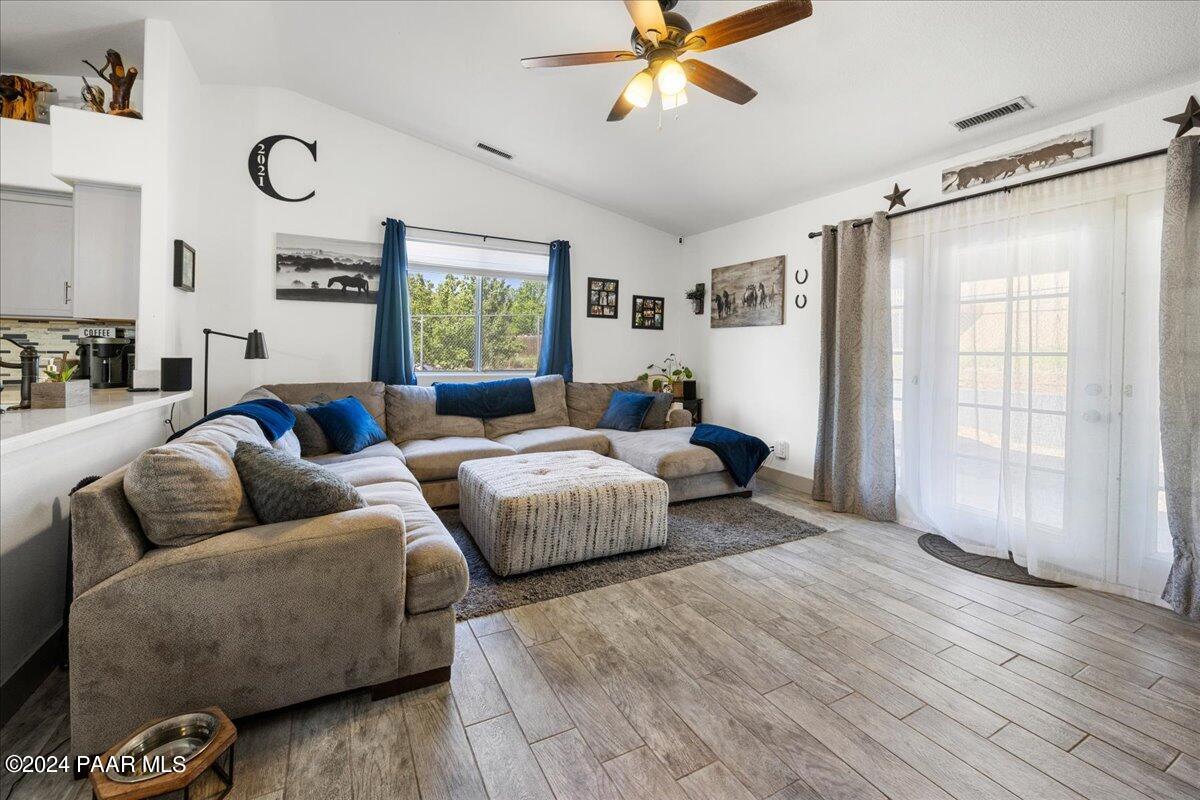 5401 North Robert Road Prescott Valley, AZ 86314 - Photo 4 of 23 04-Living Room