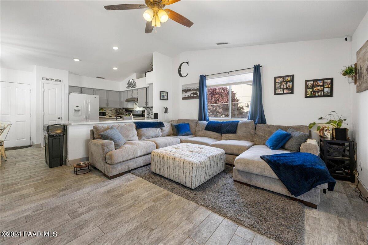 5401 North Robert Road Prescott Valley, AZ 86314 - Photo 5 of 23 05-Living Room