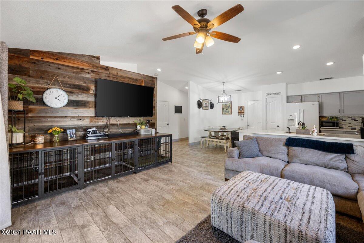 5401 North Robert Road Prescott Valley, AZ 86314 - Photo 7 of 23 07-Living Room