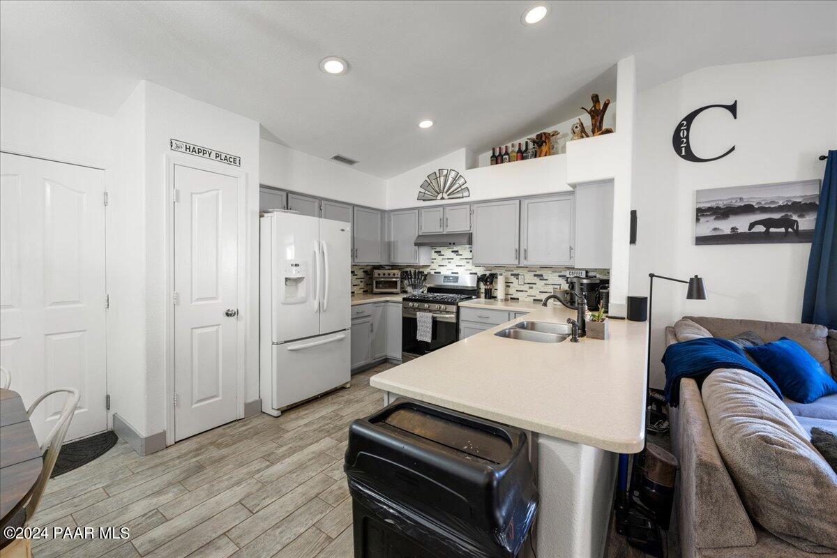 5401 North Robert Road Prescott Valley, AZ 86314 - Photo 9 of 23 09-Kitchen