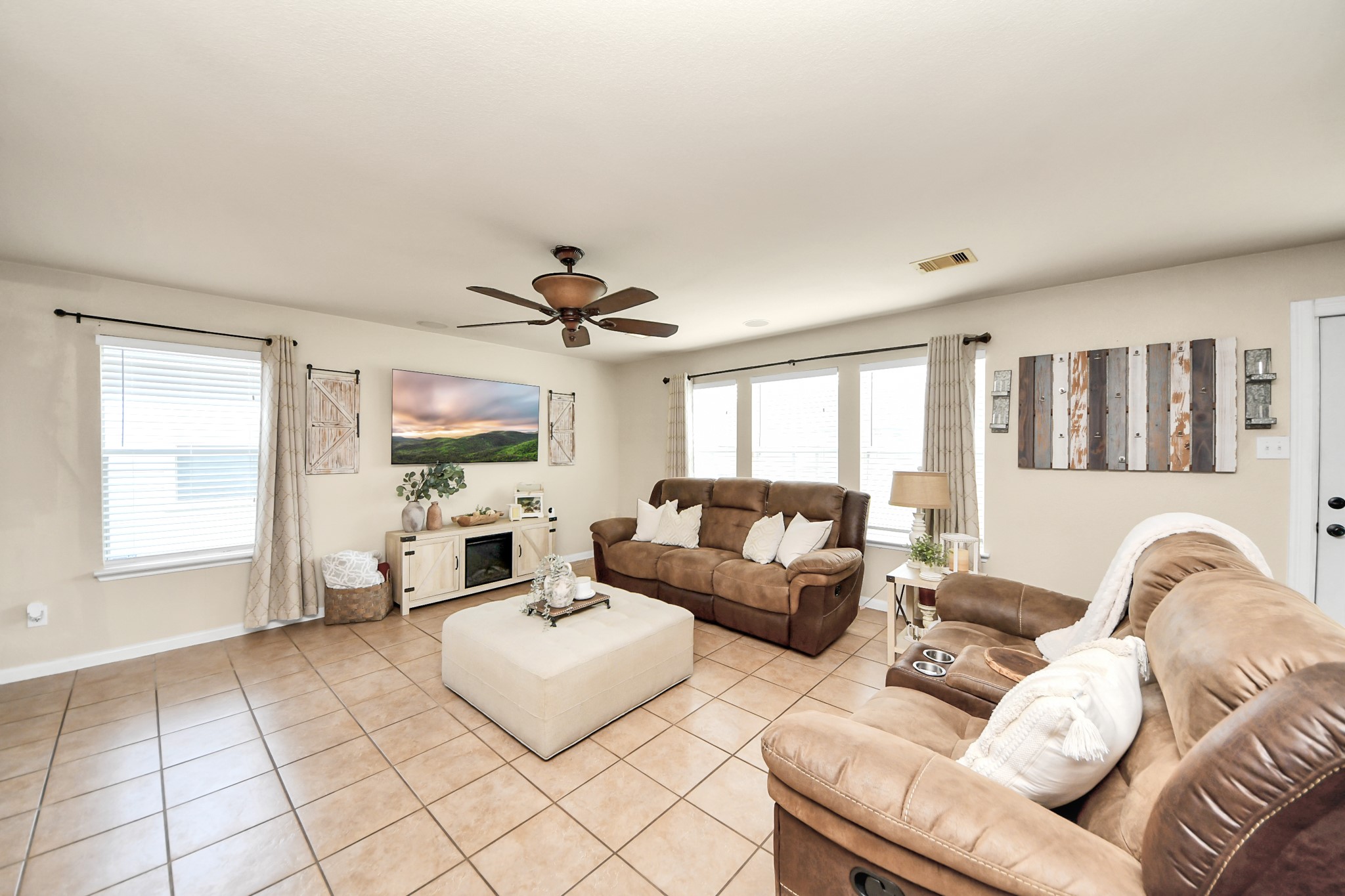 3007 Swift Brook Glen Way Spring, TX 77389 - Photo 12 of 32 Spacious family room with a warm and welcoming feel, perfect for relaxing, gathering with loved ones, and creating lasting memories.