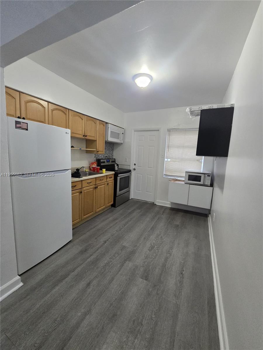 2729 Northwest 47th Street Miami, FL 33142 - Photo 19 of 44