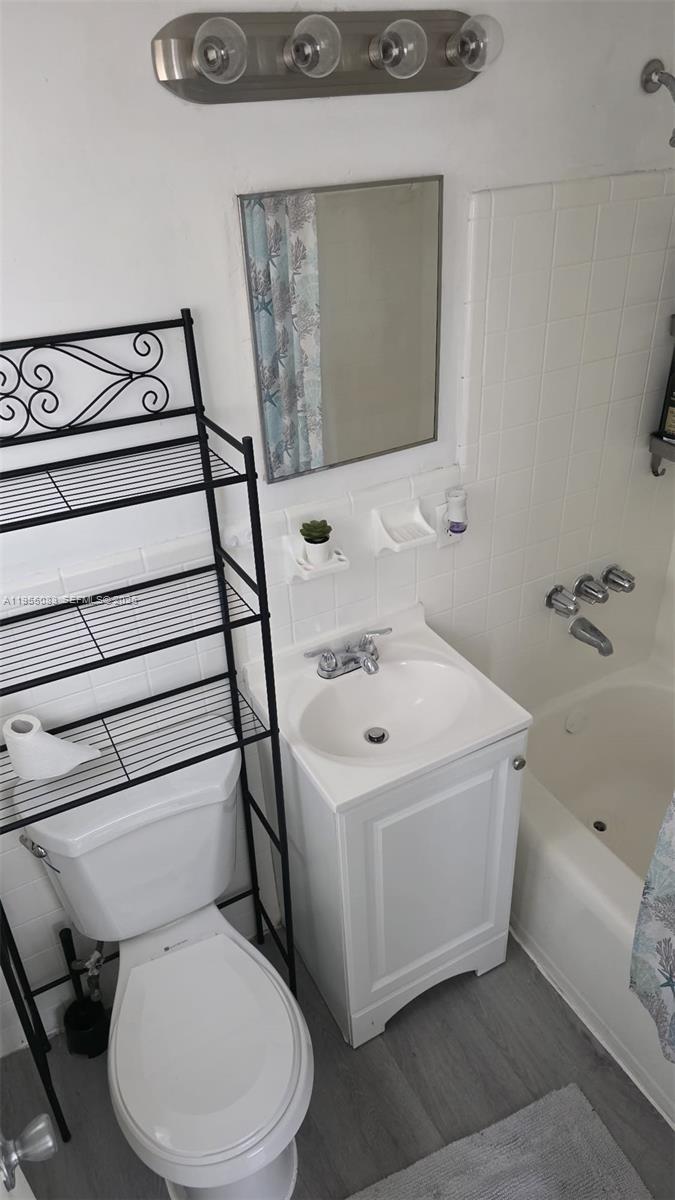 2729 Northwest 47th Street Miami, FL 33142 - Photo 40 of 44