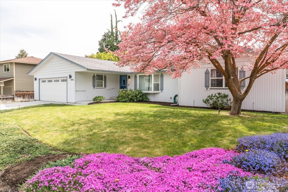 1711 Lexington Place Wenatchee, WA 98801 - Photo 1 of 38