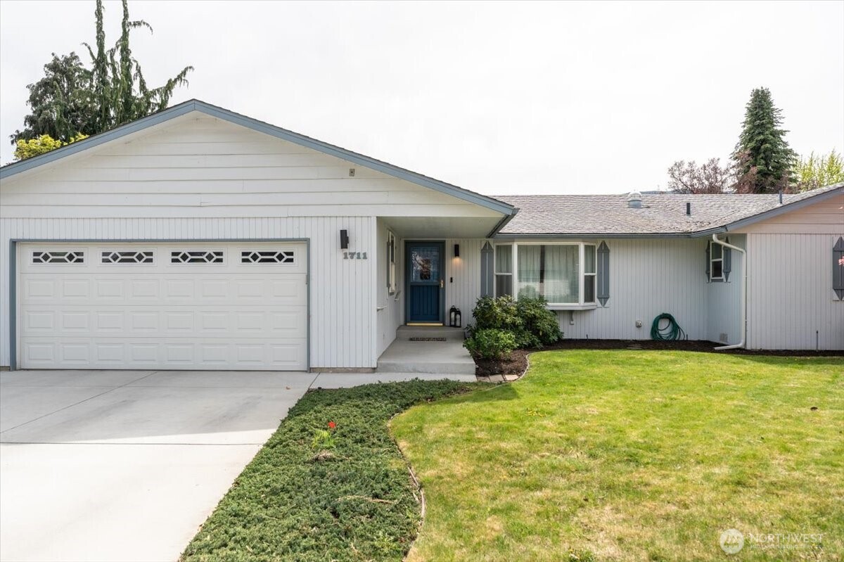 1711 Lexington Place Wenatchee, WA 98801 - Photo 2 of 38