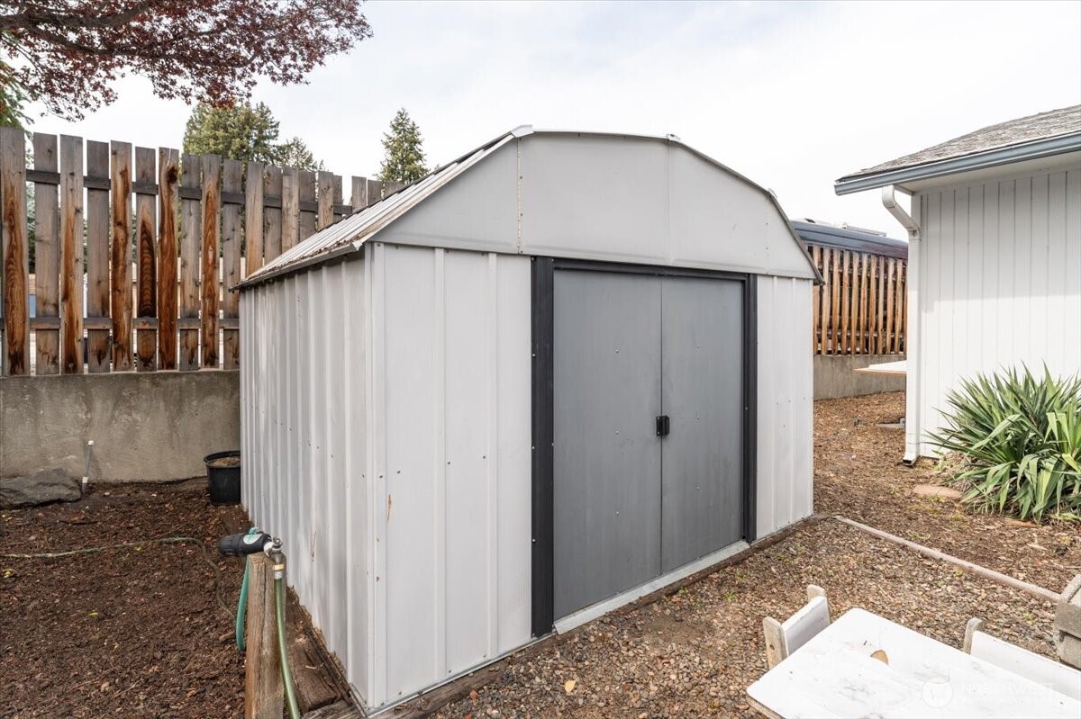1711 Lexington Place Wenatchee, WA 98801 - Photo 33 of 38