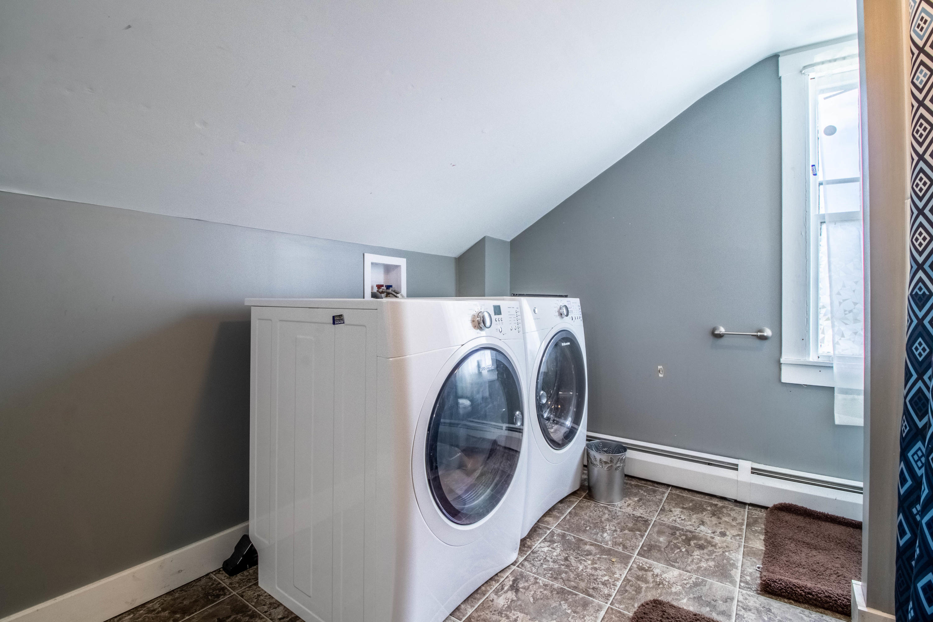 570 Old Post Road Arundel, ME 04046 - Photo 14 of 40 2nd floor bath