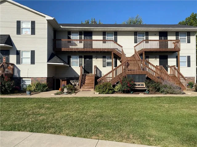 $1,725,000 | 1406-1420 Southwest Jefferson Street, Lee's Summit, MO 64081