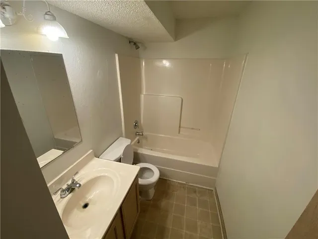 $1,725,000 | 1406-1420 Southwest Jefferson Street, Lee's Summit, MO 64081