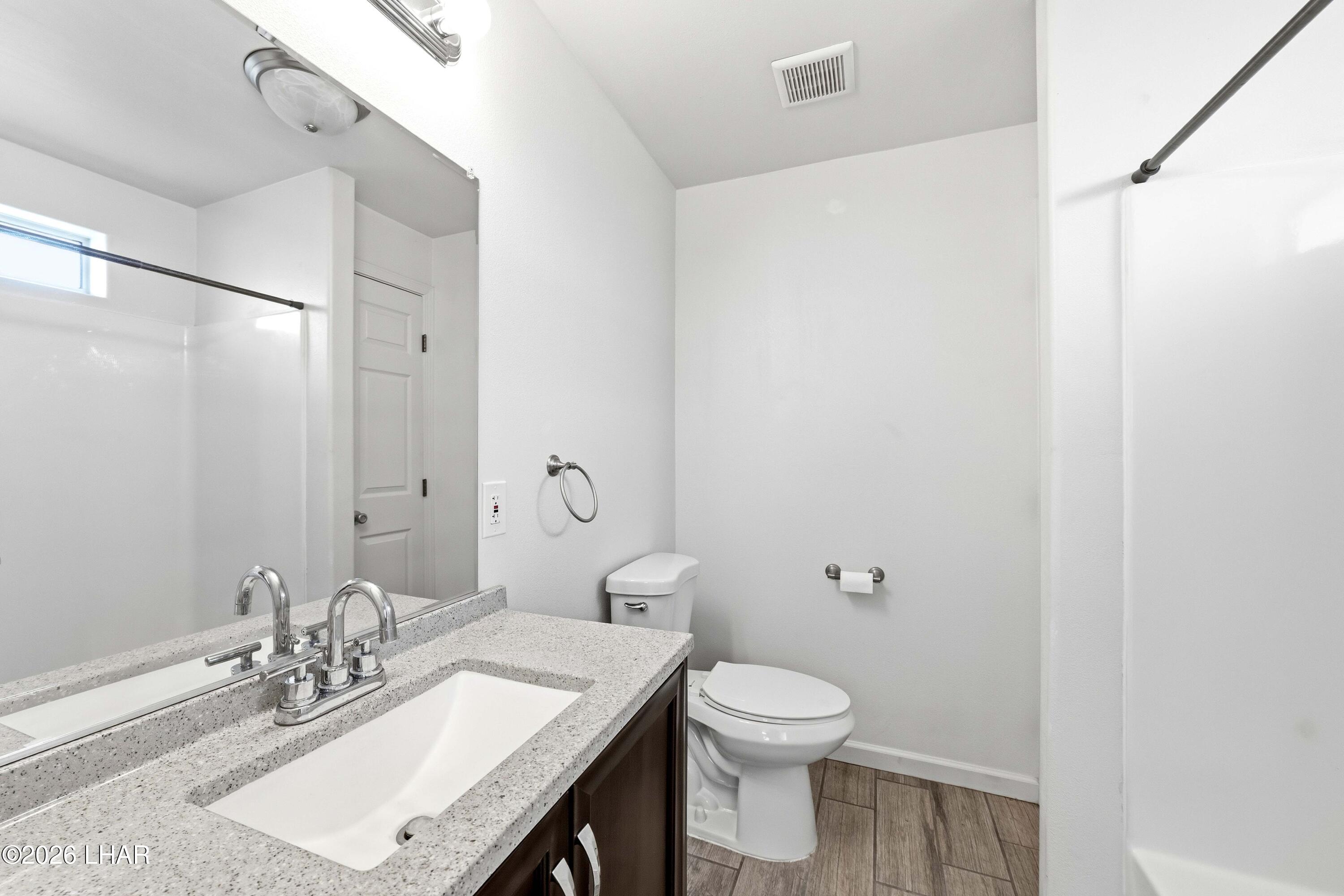 2310 Dewey Road Golden Valley, AZ 86413 - Photo 29 of 71 Full bathroom in guest quarters / casita