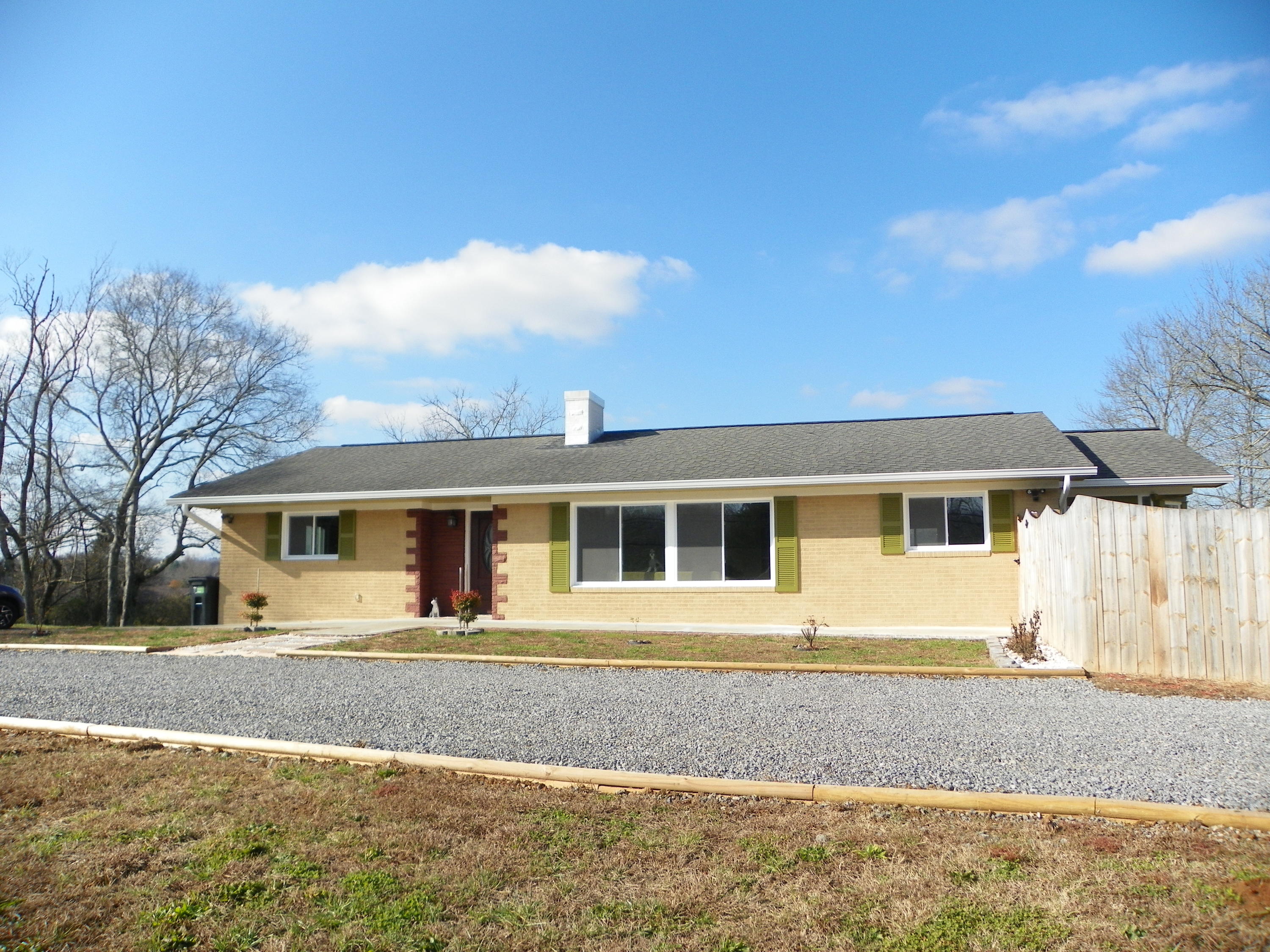 916 Ridgeview Drive Clinton, TN 37716 - Photo 1 of 40 017