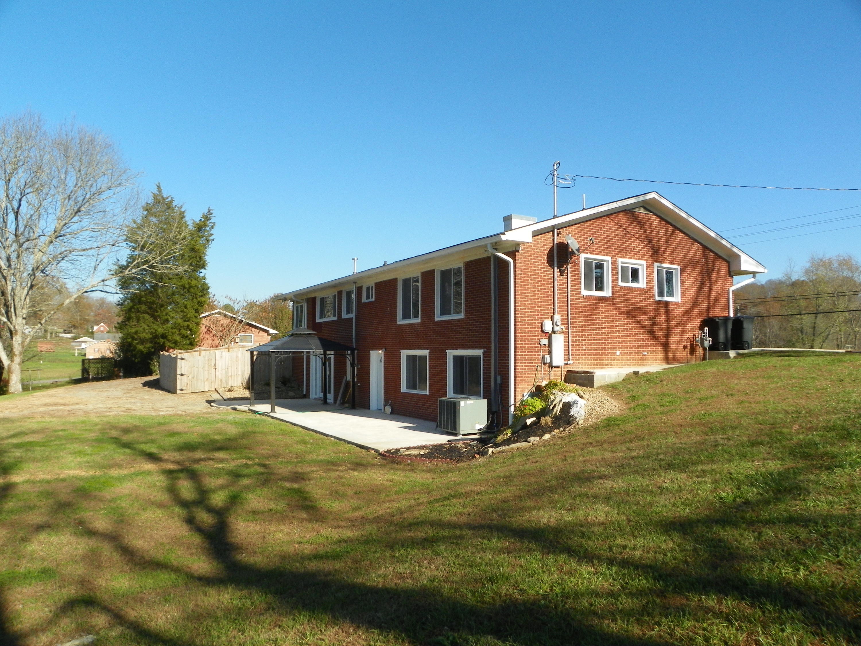 916 Ridgeview Drive Clinton, TN 37716 - Photo 4 of 40 007