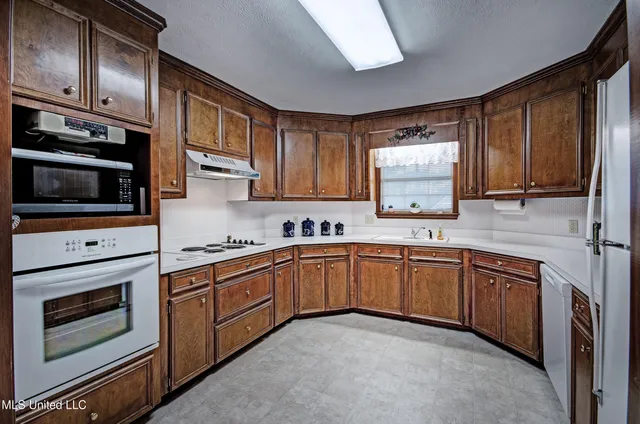 $199,900 | 212 Shadow Lake Drive North, Clinton, MS 39056