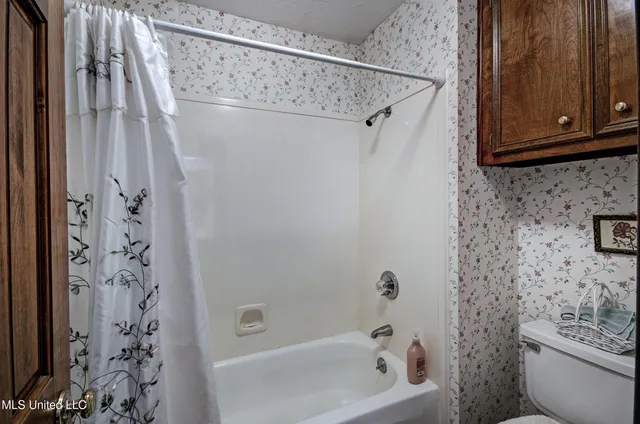 $199,900 | 212 Shadow Lake Drive North, Clinton, MS 39056