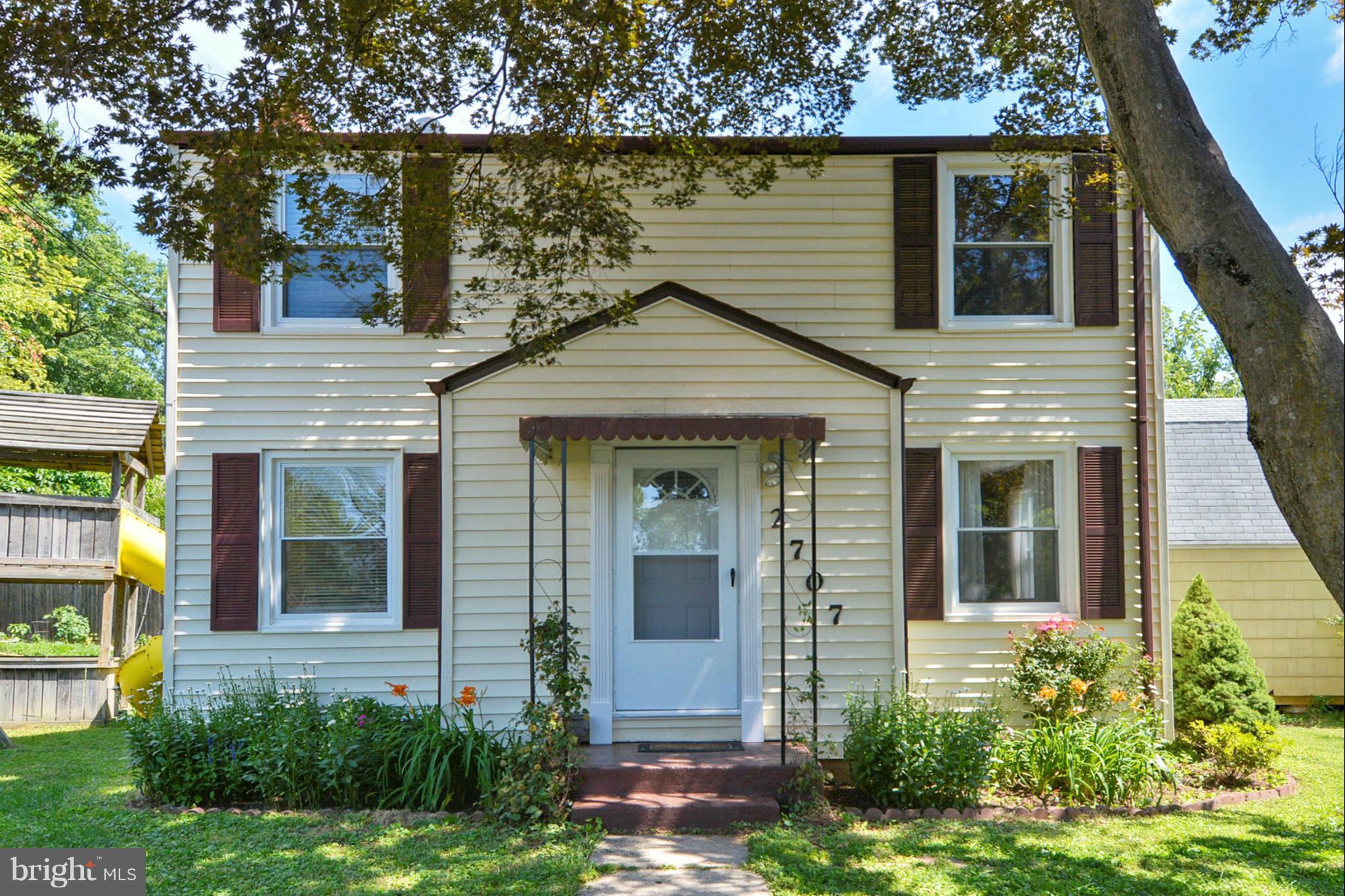 2707 Weisman Road Silver Spring, MD 20902 - Photo 1 of 30 front view of a house