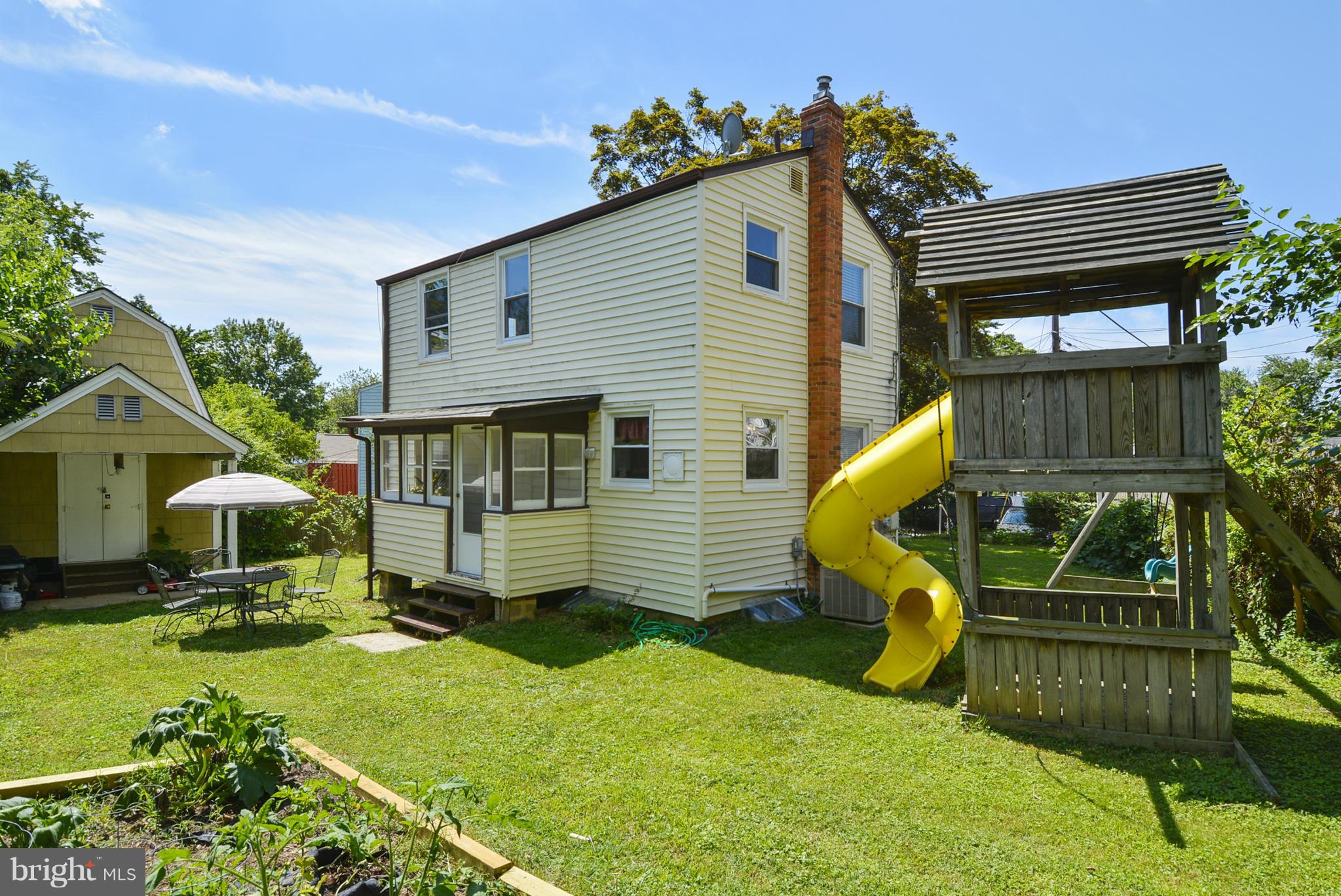 2707 Weisman Road Silver Spring, MD 20902 - Photo 4 of 30 a view of a house with backyard