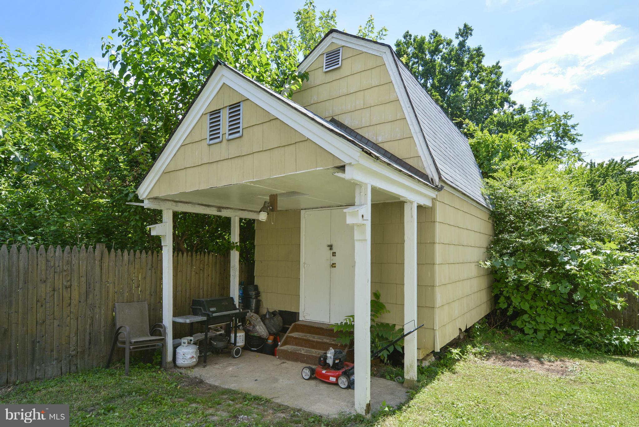 2707 Weisman Road Silver Spring, MD 20902 - Photo 6 of 30 a view of backyard of house and car parked