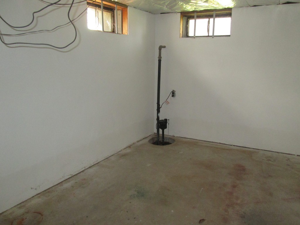 42 Cushing Road Webster, MA 01570 - Photo 29 of 30 Gallery Image 29
