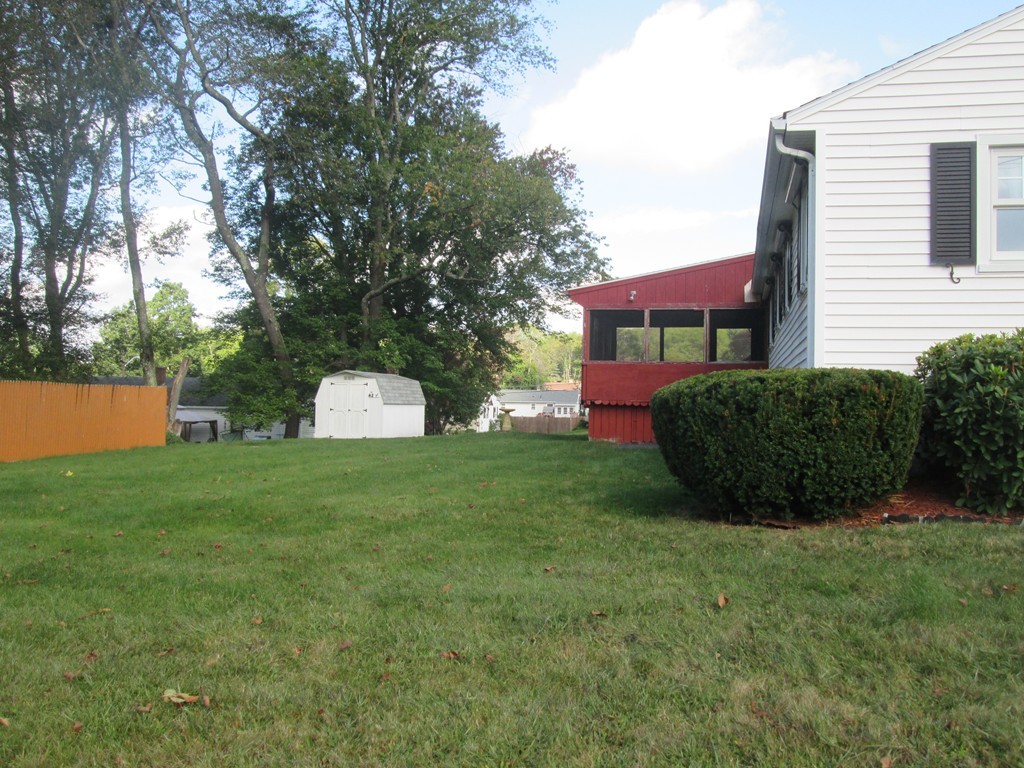 42 Cushing Road Webster, MA 01570 - Photo 3 of 30 Gallery Image 3