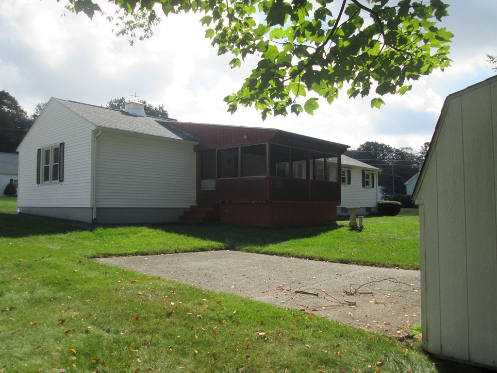 42 Cushing Road Webster, MA 01570 - Photo 5 of 30 Gallery Image 5