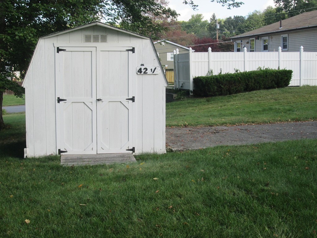 42 Cushing Road Webster, MA 01570 - Photo 6 of 30 Gallery Image 6