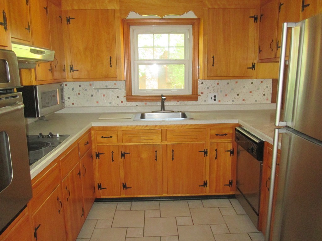 42 Cushing Road Webster, MA 01570 - Photo 8 of 30 Gallery Image 8