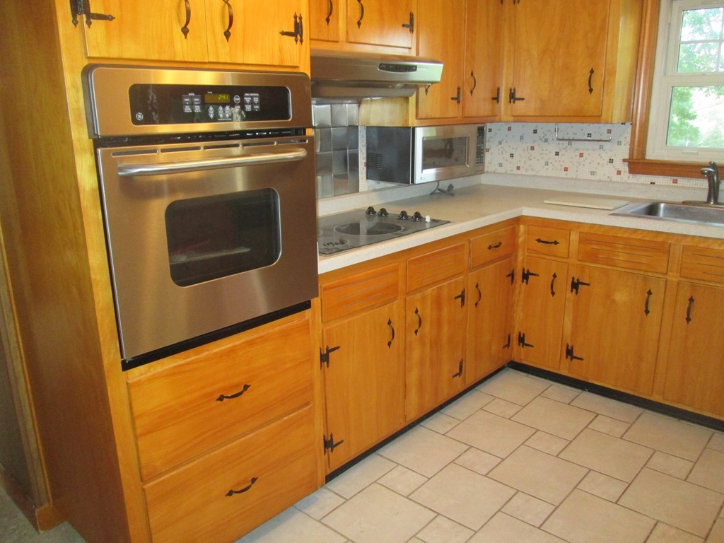 42 Cushing Road Webster, MA 01570 - Photo 9 of 30 Gallery Image 9
