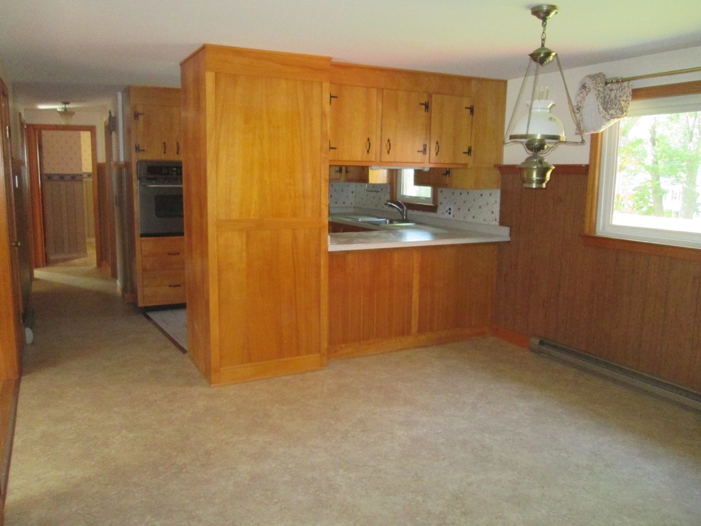 42 Cushing Road Webster, MA 01570 - Photo 10 of 30 Gallery Image 10