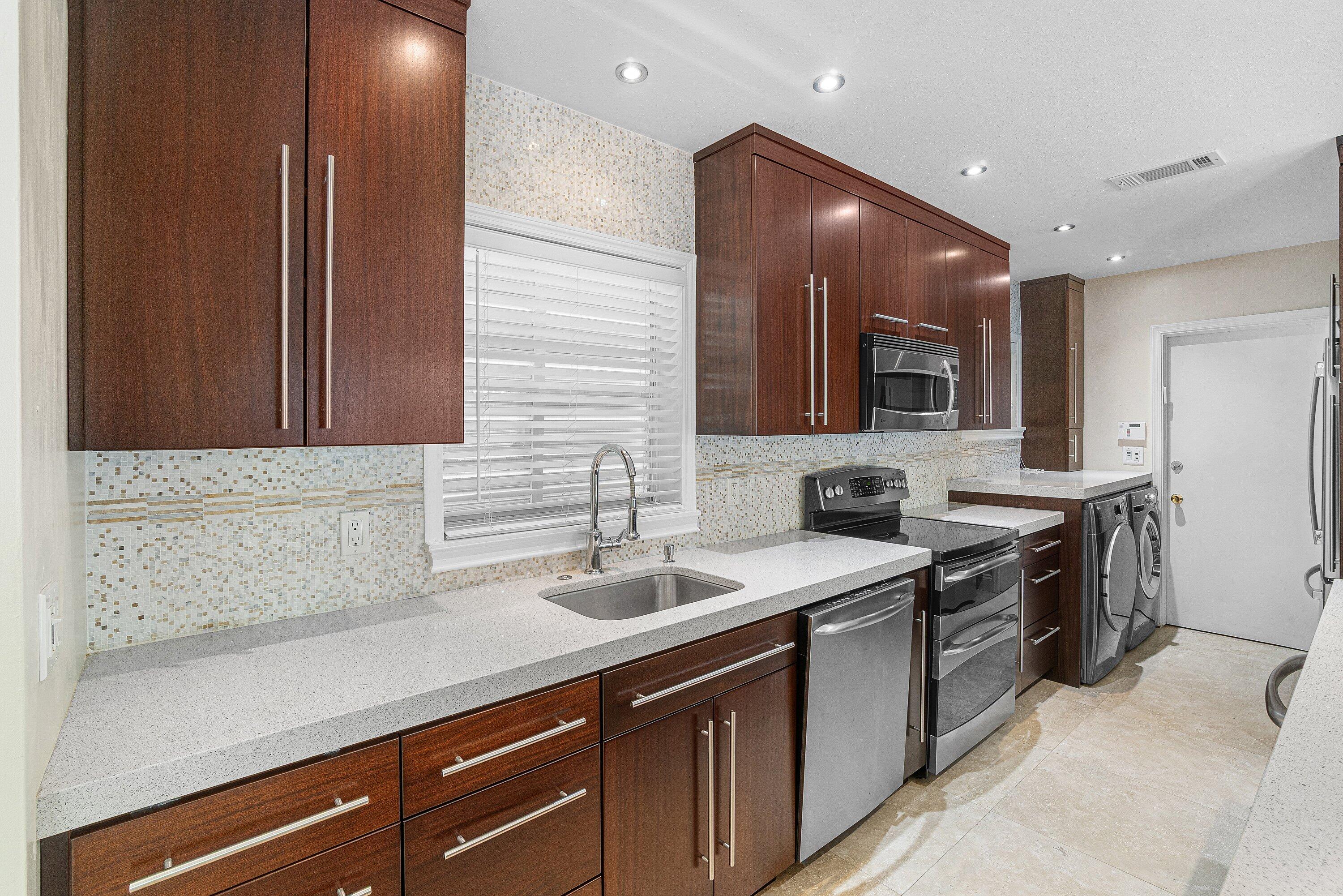 317 Northeast 2nd Street Boca Raton, FL 33432 - Photo 7 of 37 011-317Northeast2ndStreet-BocaRaton-FL-3