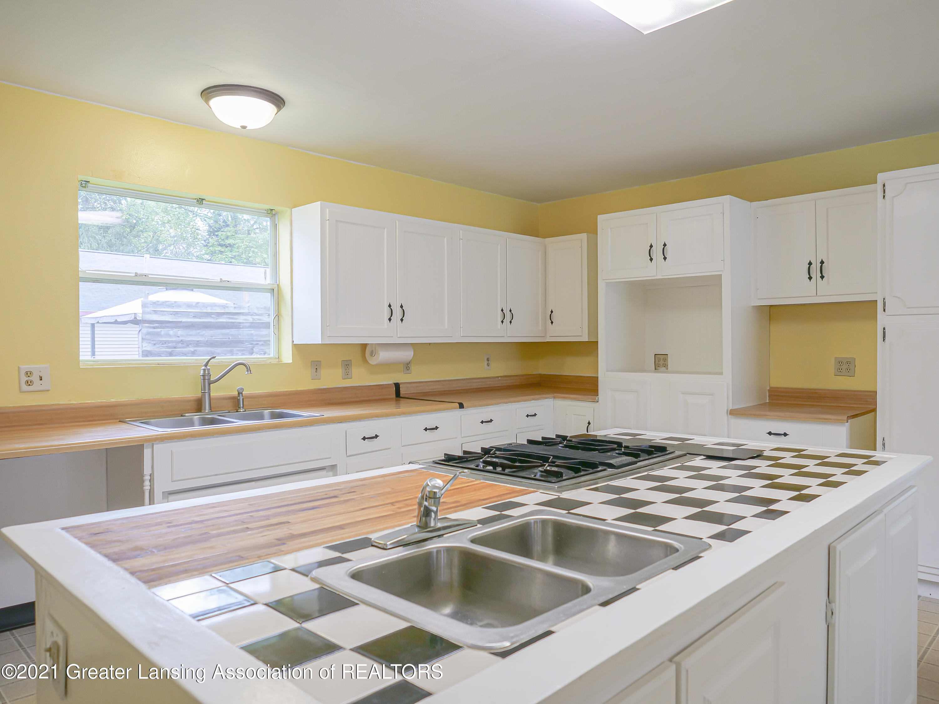 1401 Reo Road Lansing, MI 48910 - Photo 22 of 38 1401_Reo_Rd-25